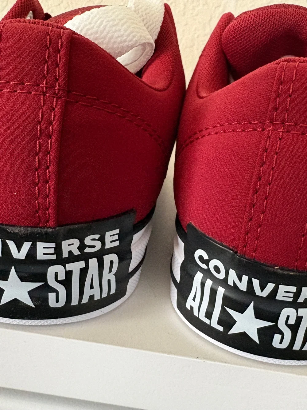 NIB Converse Chuck Taylor All Star low Puff Park Red/White/Black 10 Mens/ 11.5 W